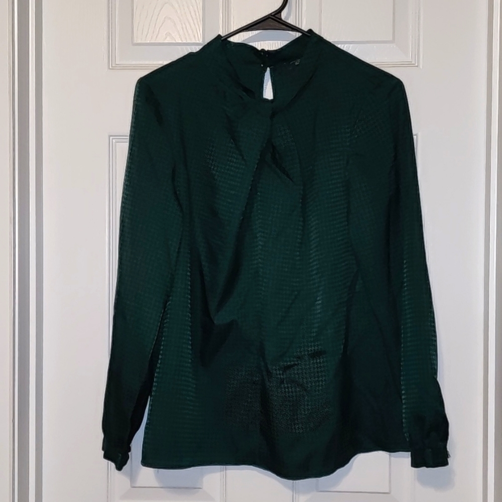 Ann Taylor Factory Petite Dark Green Houndstooth Printed Knotted Neckline, MP